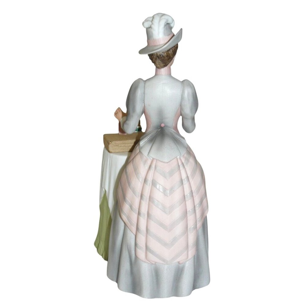 Victorian Lady Figurine Porcelain Collectible 9.5-in Avon's Albee Award 1984 VTG - Picture 4 of 4